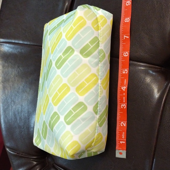 EUC Clinique Makeup Bag and Goodies - Picture 12 of 14